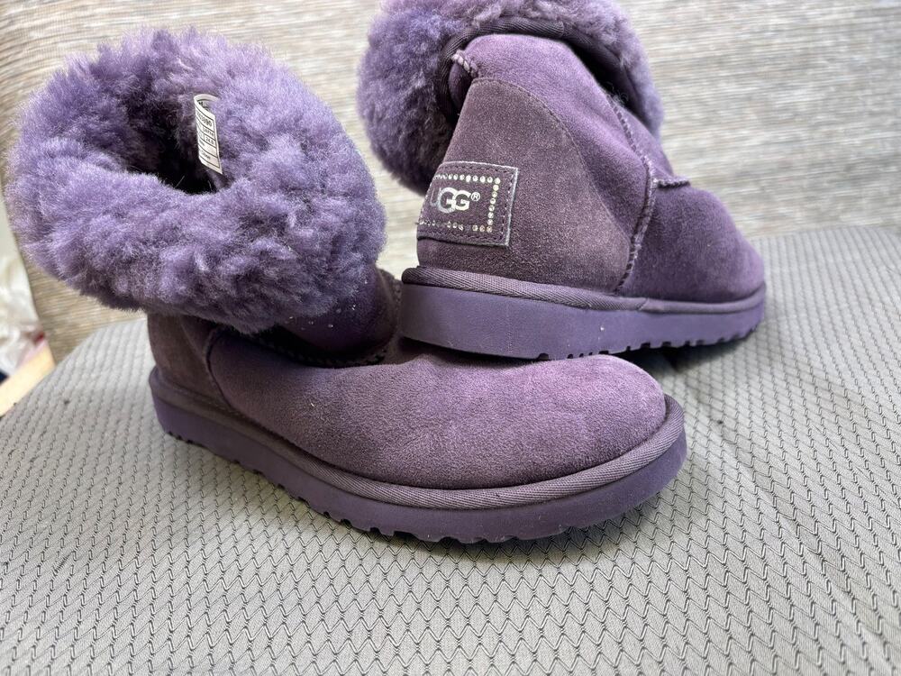 UGG Boots Womens Size 7 Purple Suede Shearling Ankle Fur Cuff Winter F19013H
